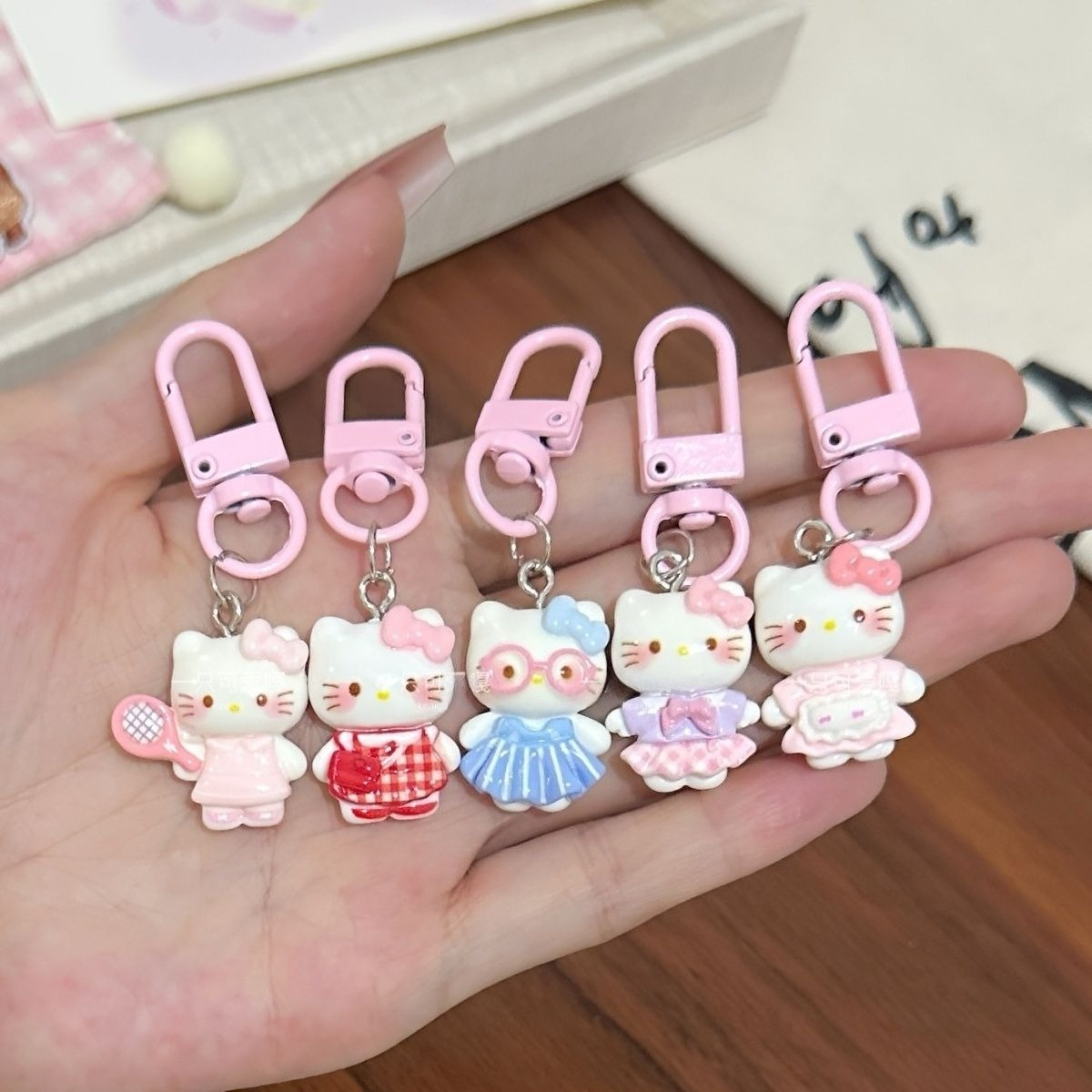 Cute Plaid Skirt Hello Kitty P - Power Bank Wireless ulasan dan harga