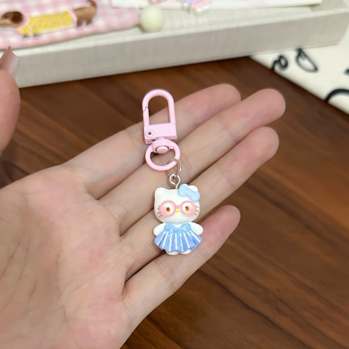 Cute Plaid Skirt Hello Kitty P - Power Bank Wireless ulasan dan harga